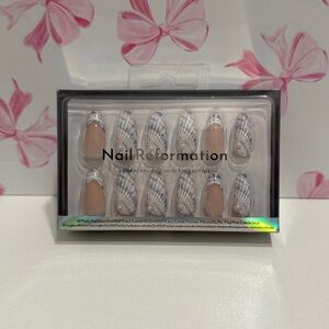 Nail Reformation Press-On Nail Set Beach Shell Accents Medium Almond